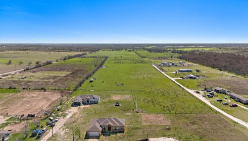 Dale Texas Dual-Home Ranch with Vast Open Spaces