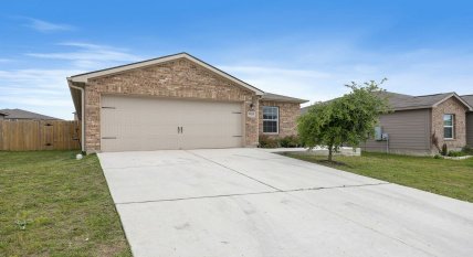 Modern 3-Bedroom Home in Georgetown, TX: Spacious Interiors & Serene S