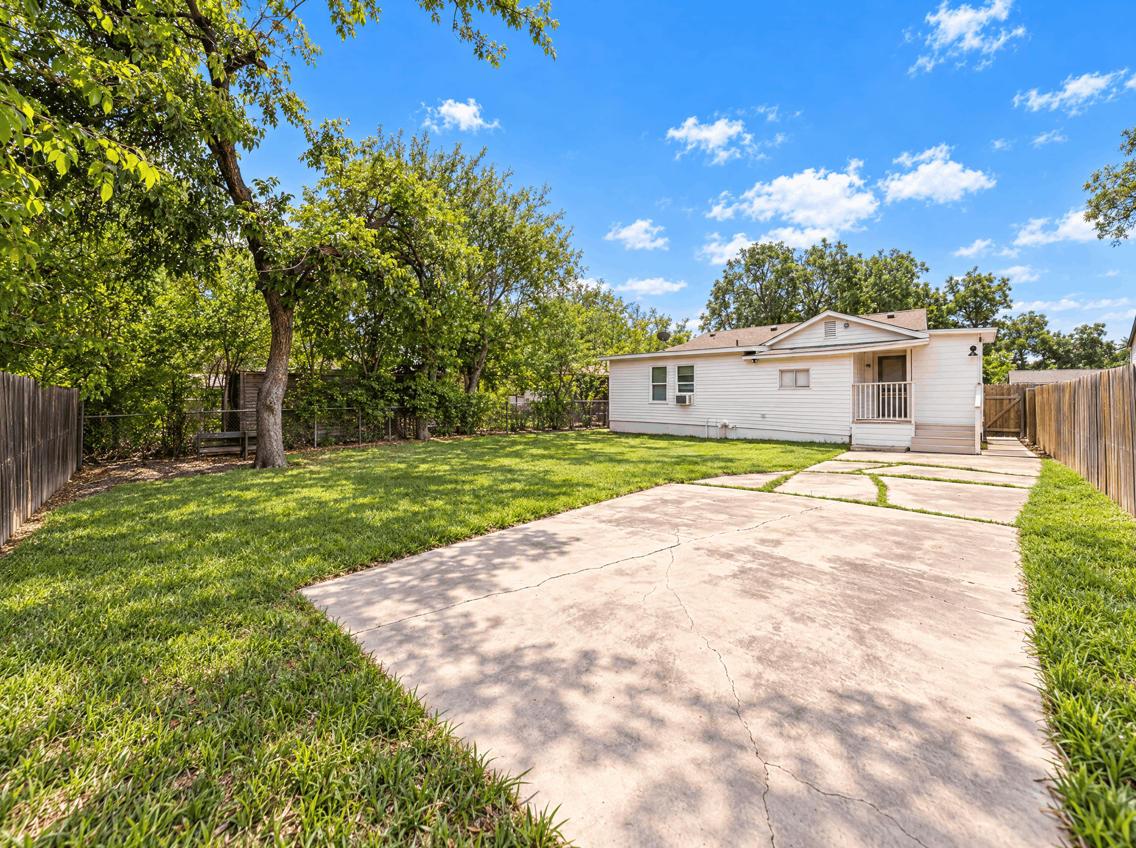 1627 W Thorain Blvd, San Antonio, TX 78201